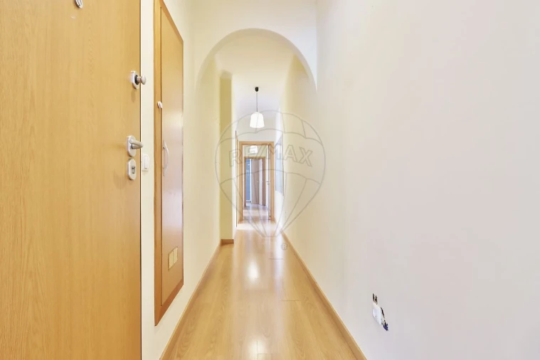 Apartamento T2 para Venda em Benfica Foto 5
