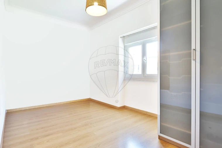 Apartamento T2 para Venda em Benfica Foto 6