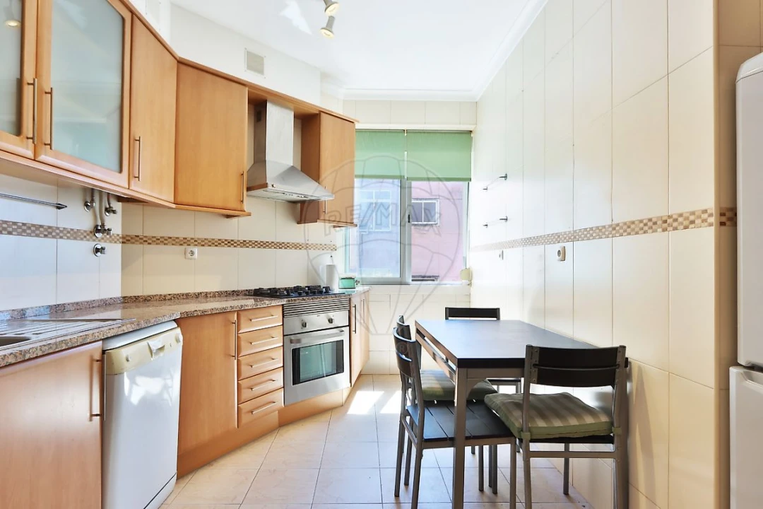Apartamento T2 para Venda em Benfica Foto 4