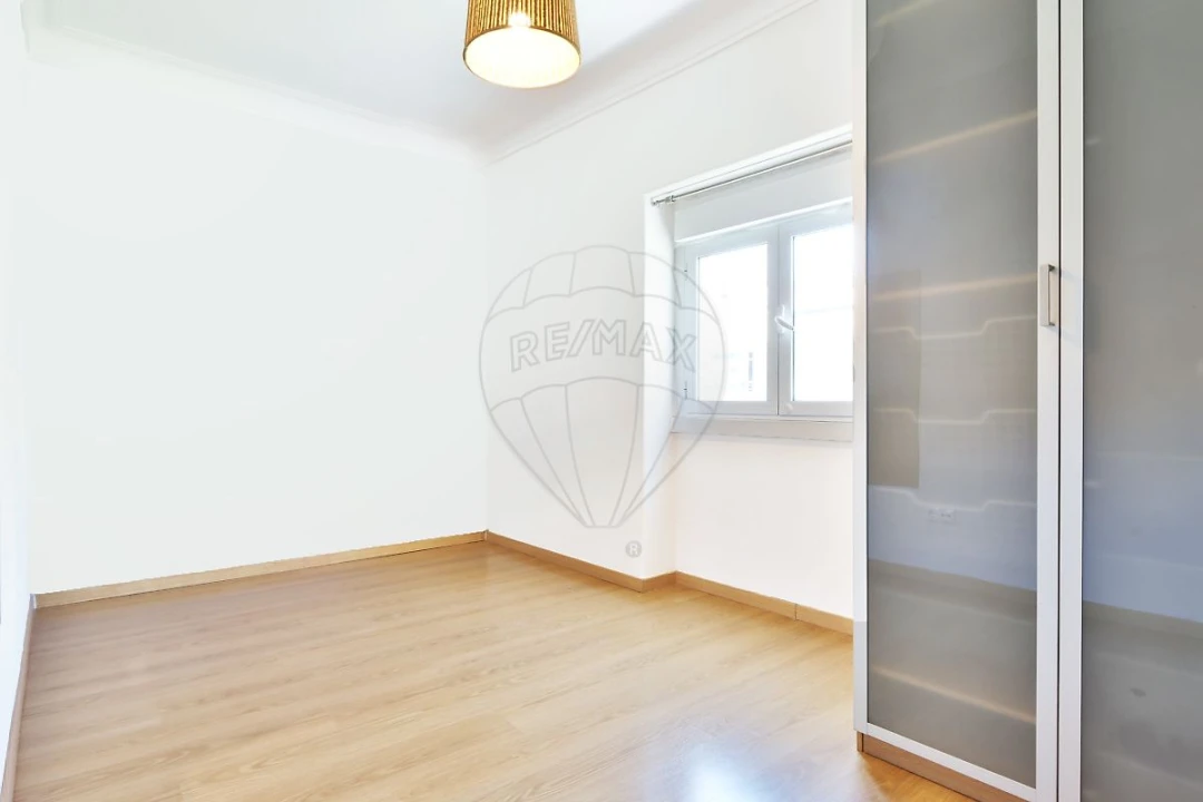 Apartamento T2 para Venda em Benfica Foto 6