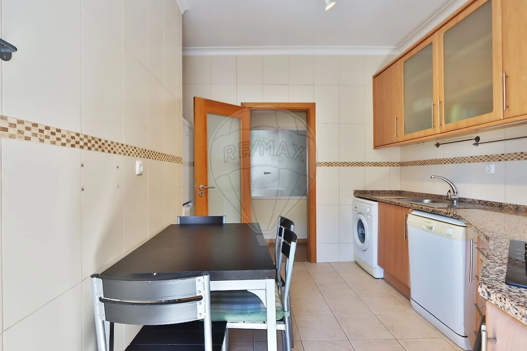 Apartamento T2 para Venda em Benfica Foto 8