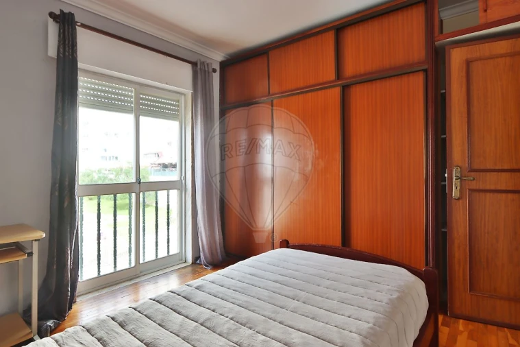 Apartamento T3 para Venda em Rio de Mouro Foto 14