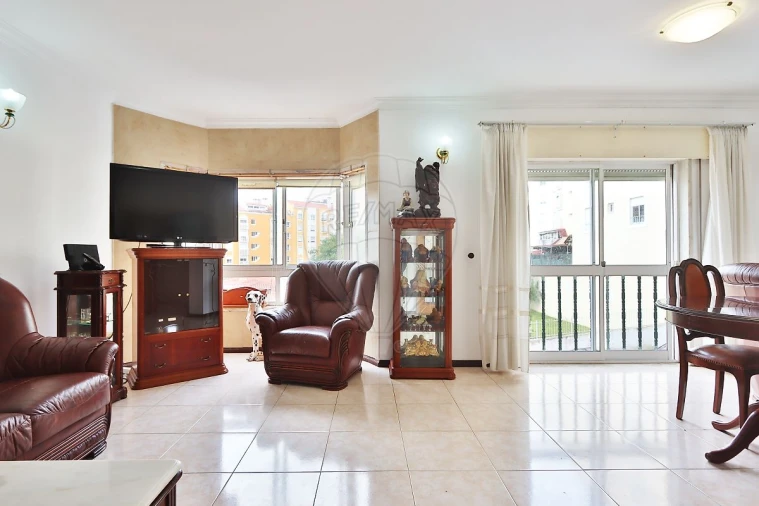 Apartamento T3 para Venda em Rio de Mouro Foto 2