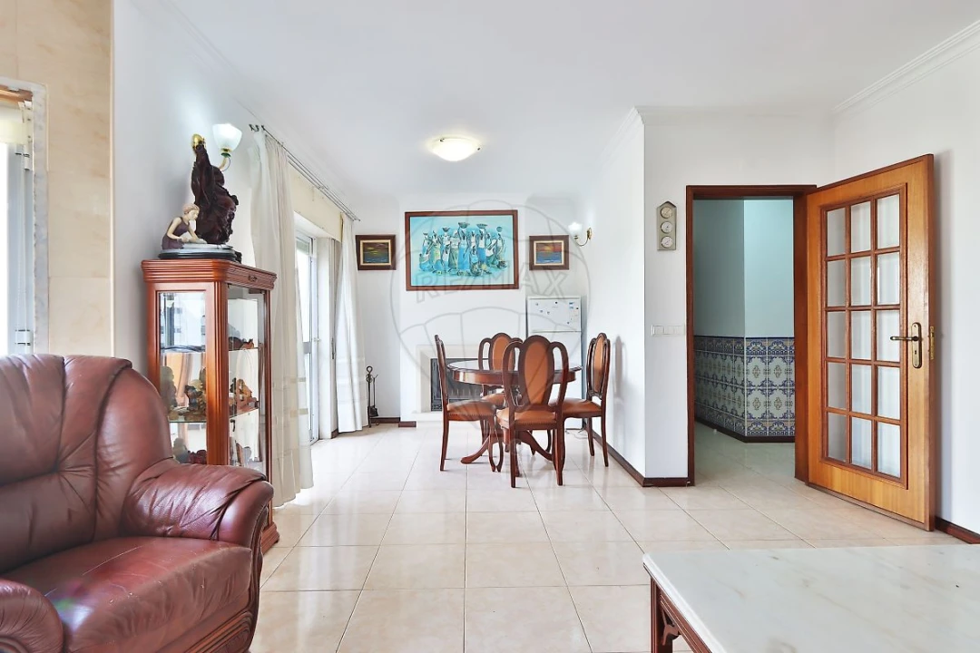 Apartamento T3 para Venda em Rio de Mouro Foto 4