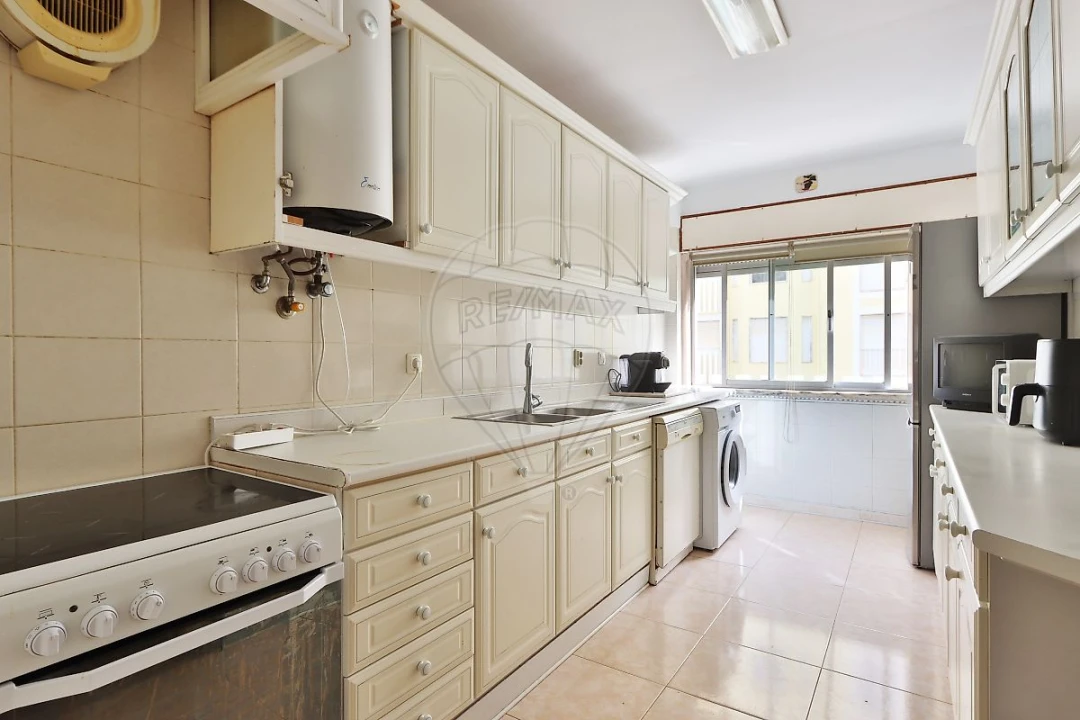 Apartamento T3 para Venda em Rio de Mouro Foto 1