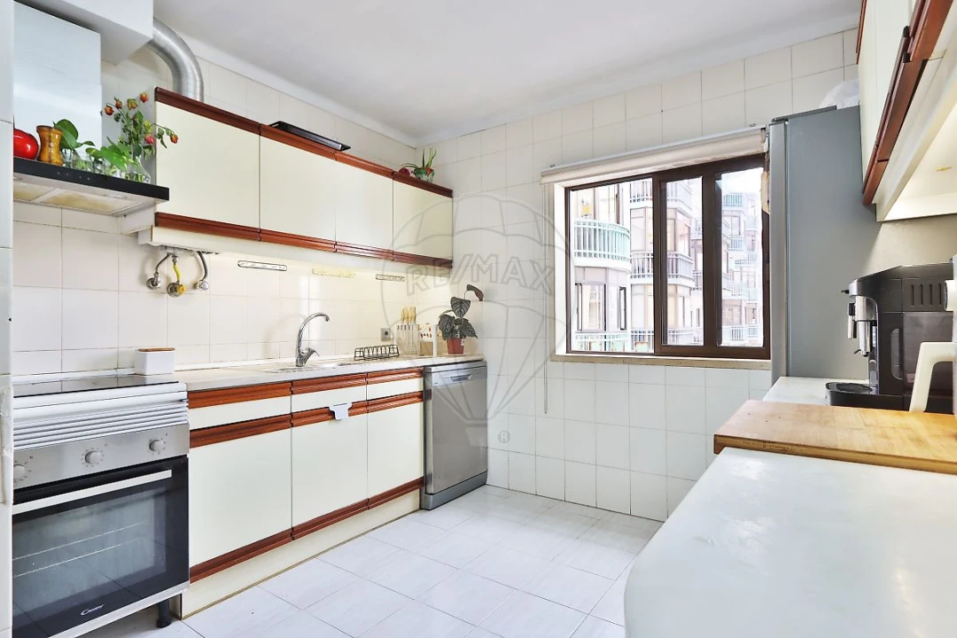 Apartamento T2 para Venda em Algueirão-Mem Martins Foto 1