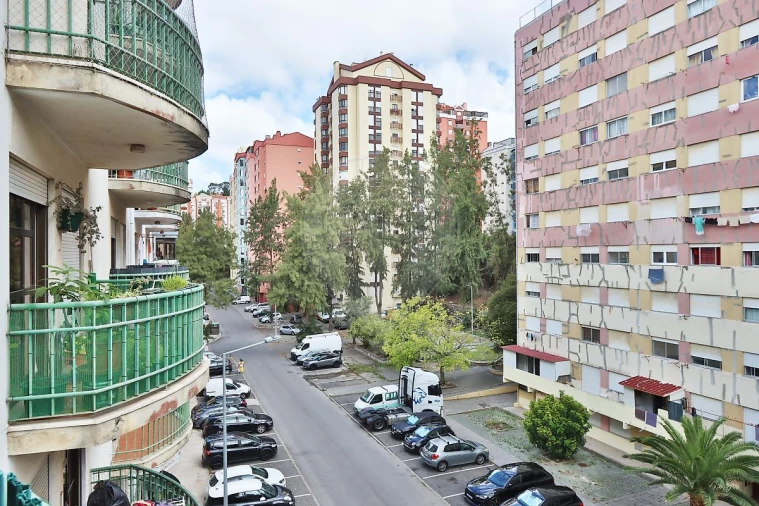 Apartamento T2 para Venda em Algueirão-Mem Martins Foto 17