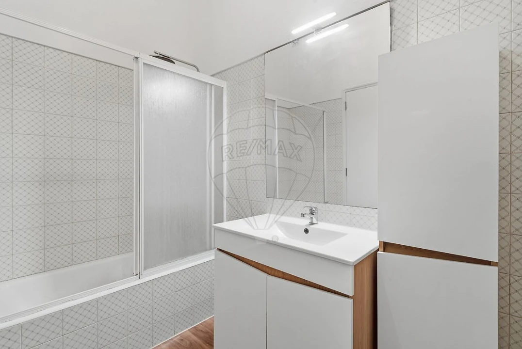 Apartamento T1 para Venda em Santa Maria, São Pedro e Matacães Foto 11