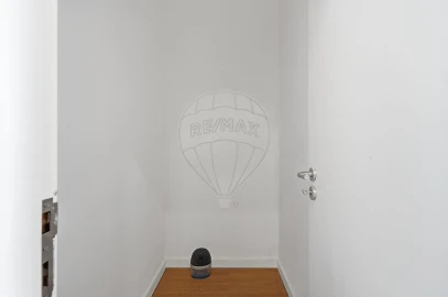Apartamento T1 para Venda em Santa Maria, São Pedro e Matacães