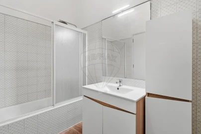 Apartamento T1 para Venda em Santa Maria, São Pedro e Matacães