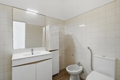 Apartamento T1 para Venda em Santa Maria, São Pedro e Matacães