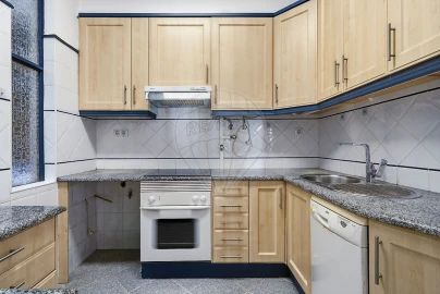 Apartamento T1 para Venda em Santa Maria, São Pedro e Matacães