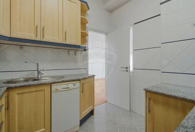 Apartamento T1 para Venda em Santa Maria, São Pedro e Matacães