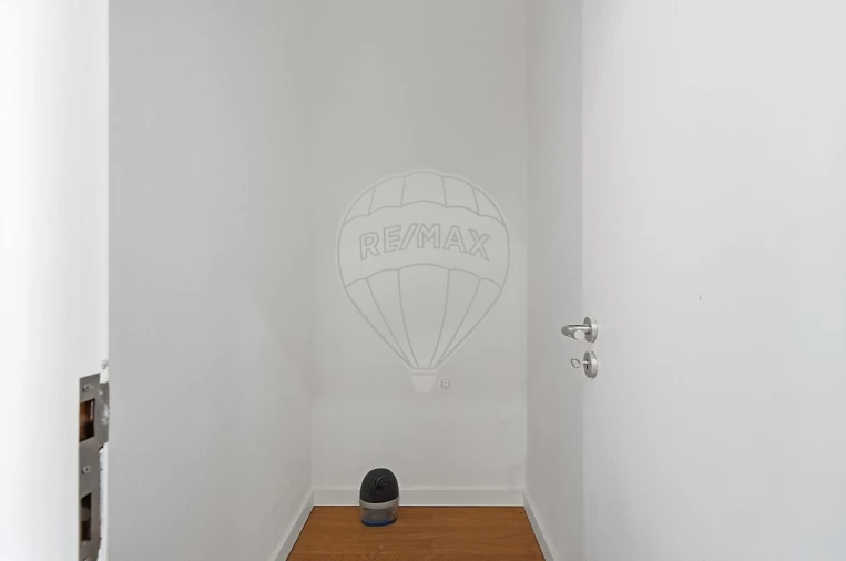 Apartamento T1 para Venda em Santa Maria, São Pedro e Matacães Foto 16