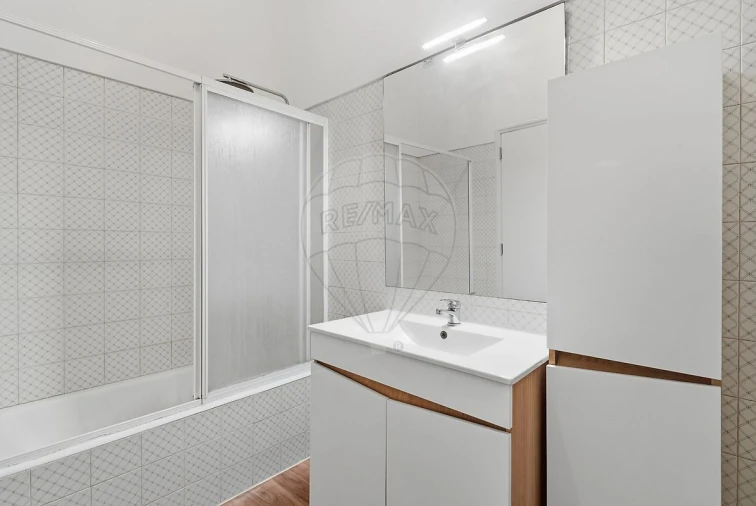 Apartamento T1 para Venda em Santa Maria, São Pedro e Matacães Foto 11