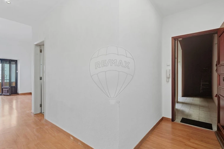 Apartamento T1 para Venda em Santa Maria, São Pedro e Matacães Foto 17