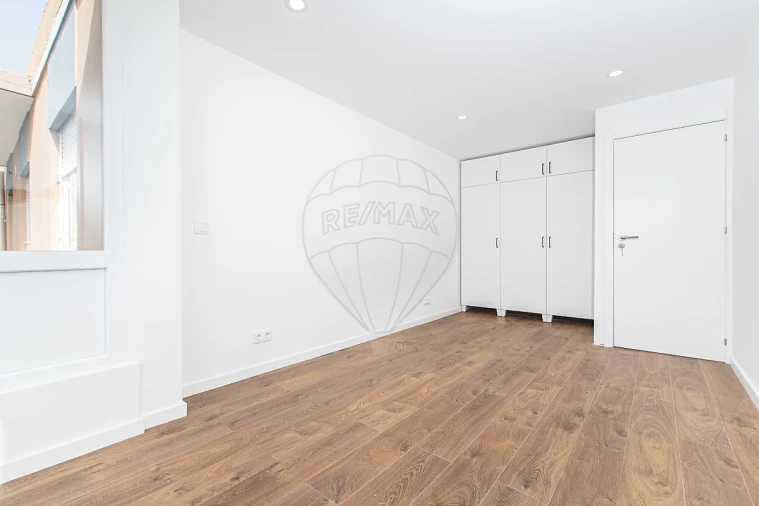 Apartamento T3 para Arrendamento em Almada, Cova da Piedade, Pragal e Cacilhas Foto 16
