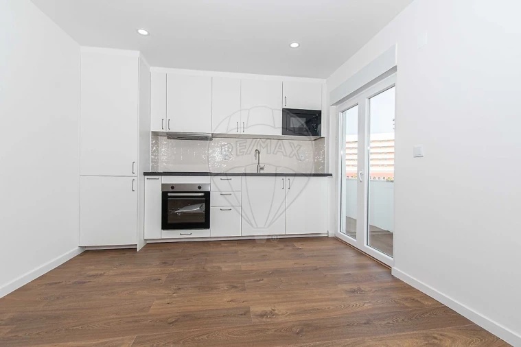 Apartamento T3 para Arrendamento em Almada, Cova da Piedade, Pragal e Cacilhas Foto 2