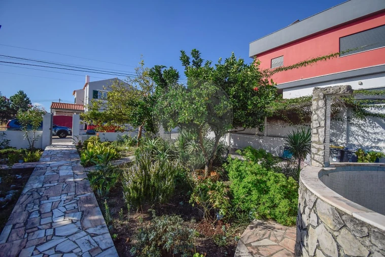 Moradia T2 para Venda em Quinta do Conde Foto 10