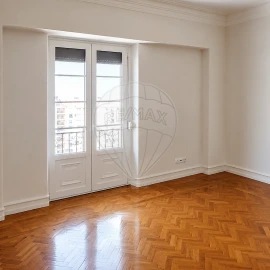 Apartamento T3 para Arrendamento em Areeiro