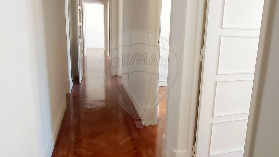 Apartamento T3 para Arrendamento em Areeiro