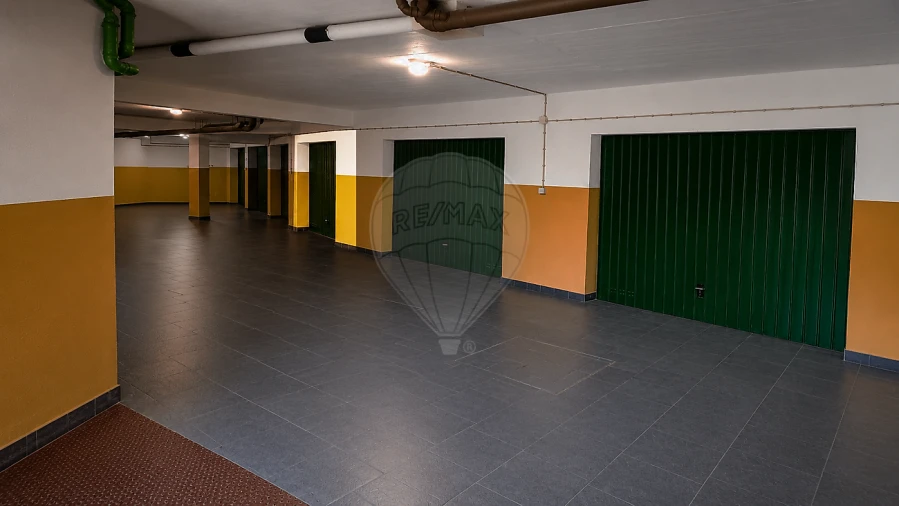Garagem para Venda em Charneca de Caparica e Sobreda Foto 3
