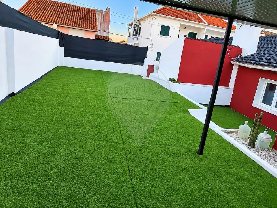 Moradia T2 para Venda em Alenquer (Santo Estêvão e Triana) Foto 1