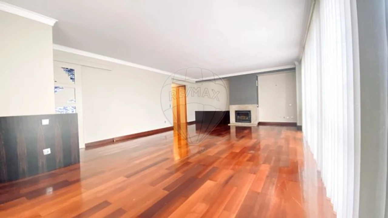 Apartamento T5 para Venda em Cedofeita, Santo Ildefonso, Sé, Miragaia, São Nicolau e Vitória Foto 4