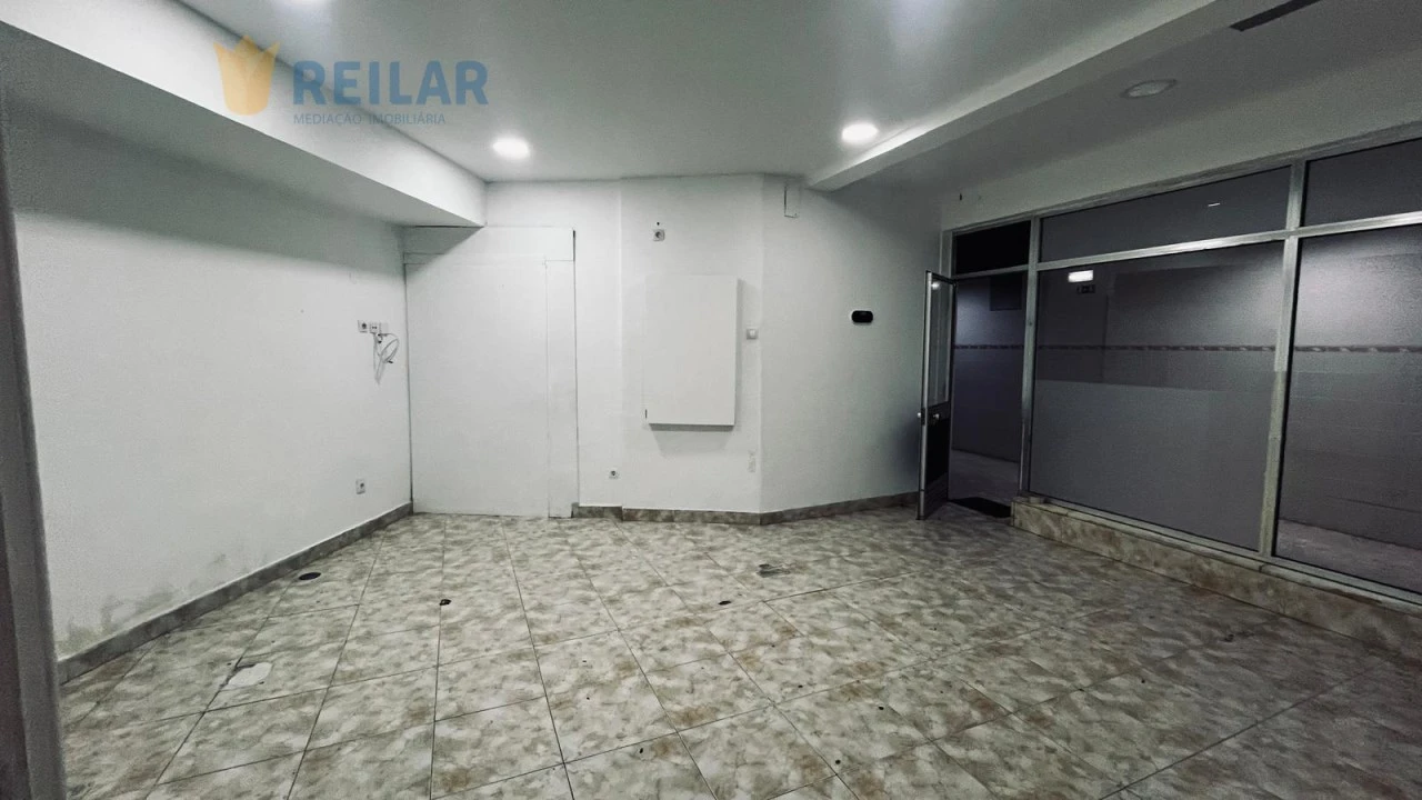 Loja para Arrendamento em Póvoa de Santa Iria e Forte da Casa Foto 4