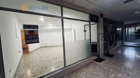 Loja para Arrendamento em Póvoa de Santa Iria e Forte da Casa