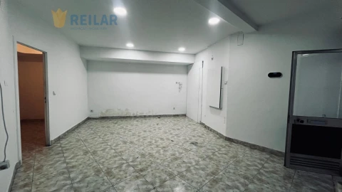 Loja para Arrendamento em Póvoa de Santa Iria e Forte da Casa