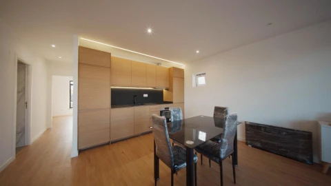 Apartamento T2 para Venda em Agualva e Mira-Sintra
