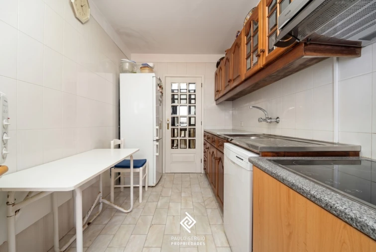 Apartamento T2 para Venda em Espinho Foto 3