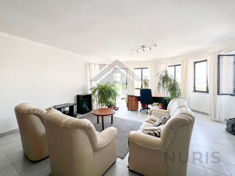Apartamento T2 para Arrendamento em Portimão Foto 5