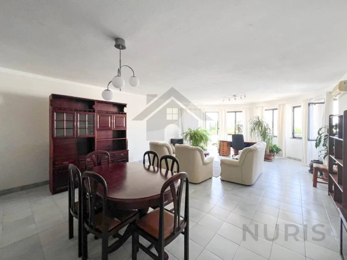 Apartamento T2 para Arrendamento em Portimão Foto 6