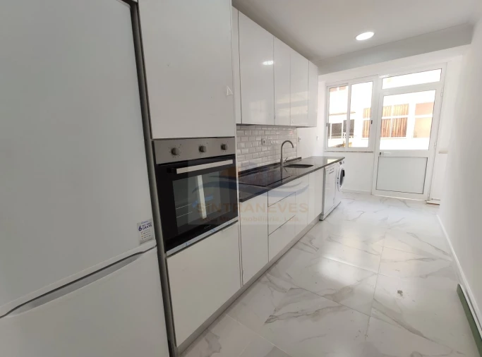 Apartamento T3 para Venda em Falagueira-Venda Nova Foto 2