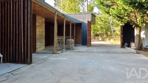 Moradia T5 para Venda em Cambra e Carvalhal de Vermilhas