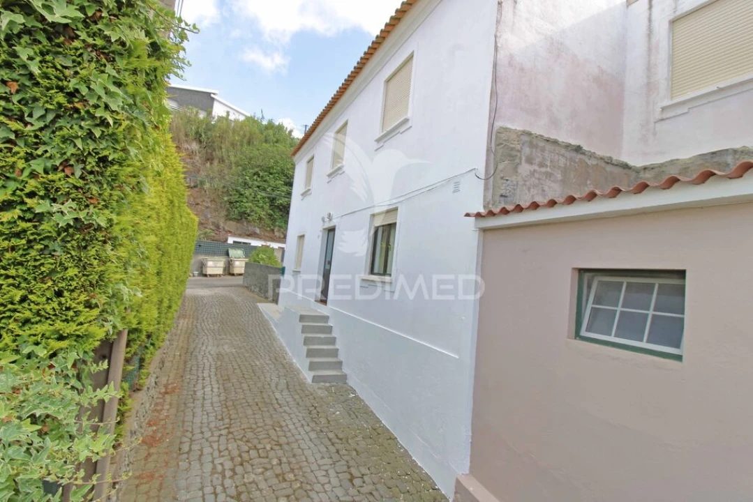 Moradia T5 para Venda em Ribeirinha Foto 2