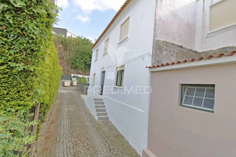 Moradia T5 para Venda em Ribeirinha Foto 2