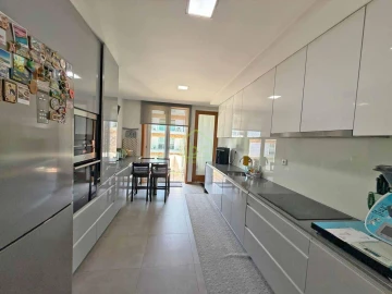 Apartamento T3 para Venda em Póvoa de Varzim, Beiriz e Argivai