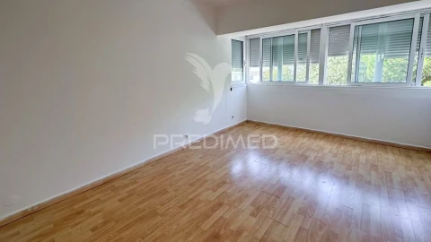 Apartamento T2 para Venda em Olivais