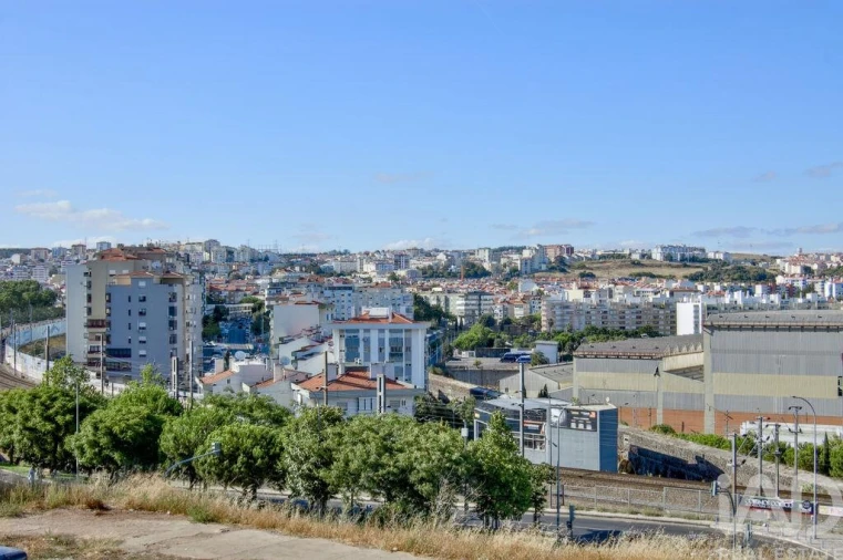 Apartamento T1 para Venda em Alfragide Foto 25