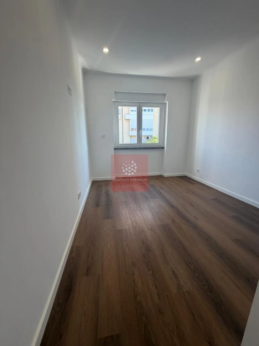 Apartamento T2 para Venda em Alfragide Foto 30