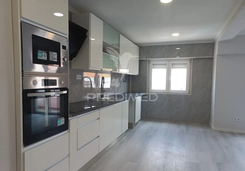 Apartamento T4 para Venda em Amora Foto 8