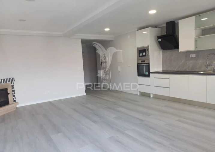 Apartamento T4 para Venda em Amora Foto 4