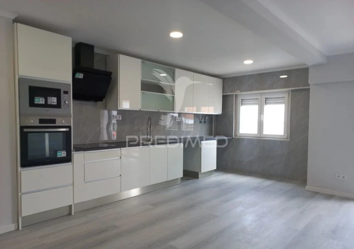 Apartamento T4 para Venda em Amora Foto 3