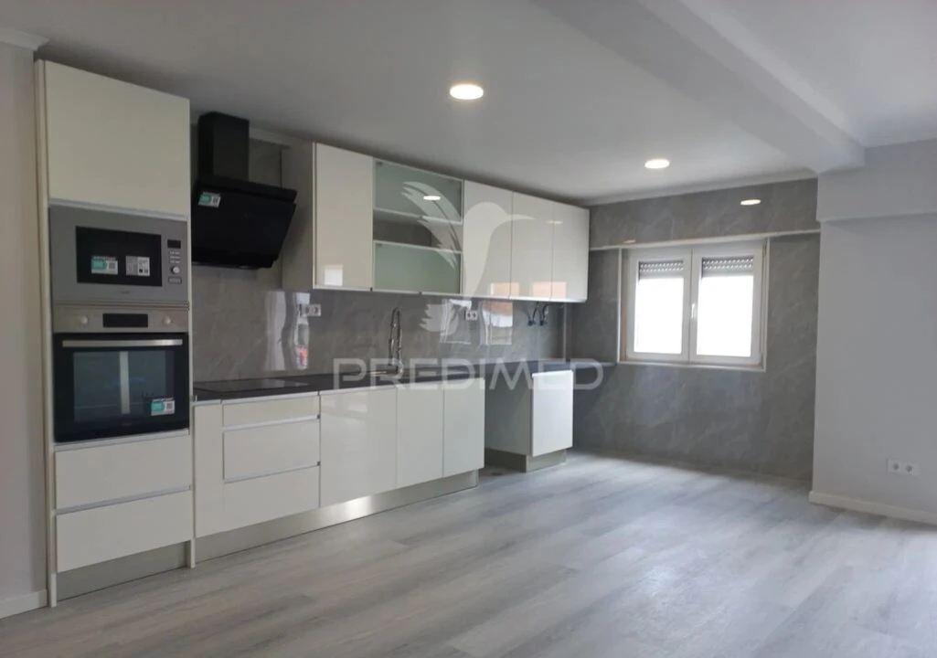 Apartamento T4 para Venda em Amora Foto 3