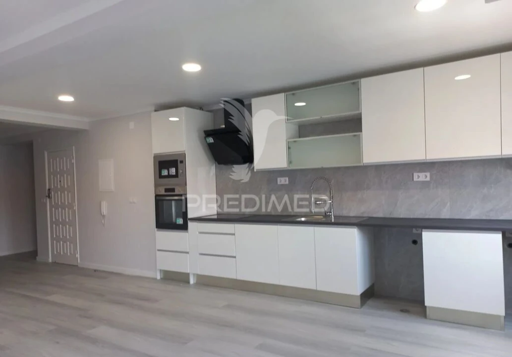 Apartamento T4 para Venda em Amora Foto 1