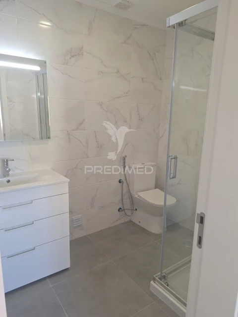Apartamento T3 para Venda em Massamá e Monte Abraão