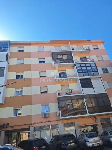 Apartamento T3 para Venda em Massamá e Monte Abraão